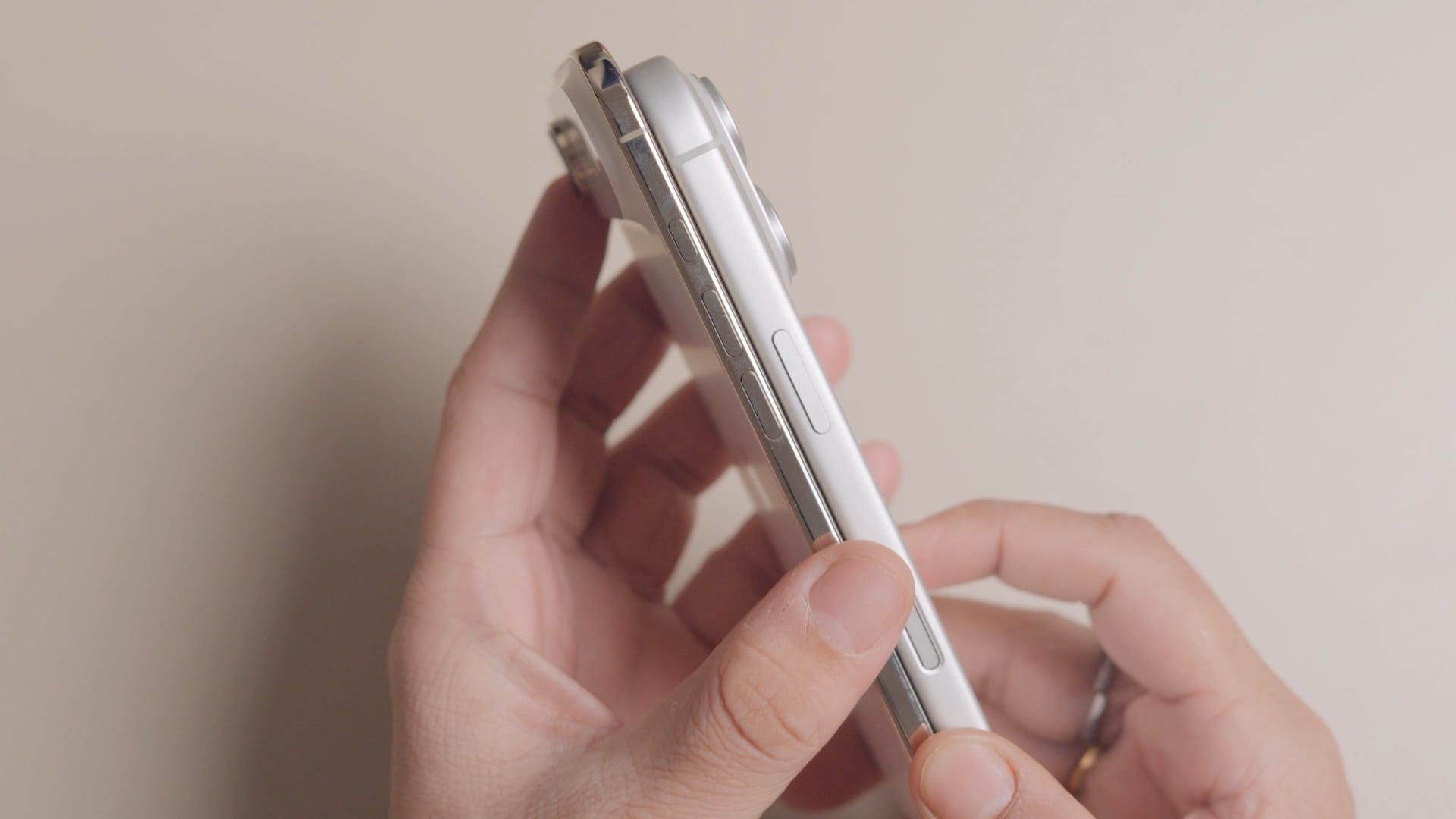 iPhone Air and iPhone 17 Pro thickness comparison