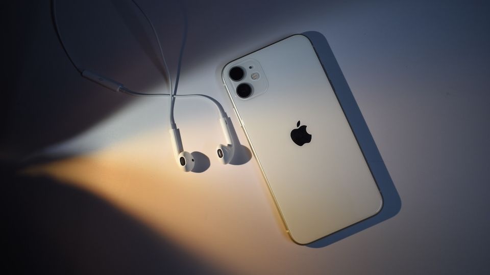 iPhone with earPods